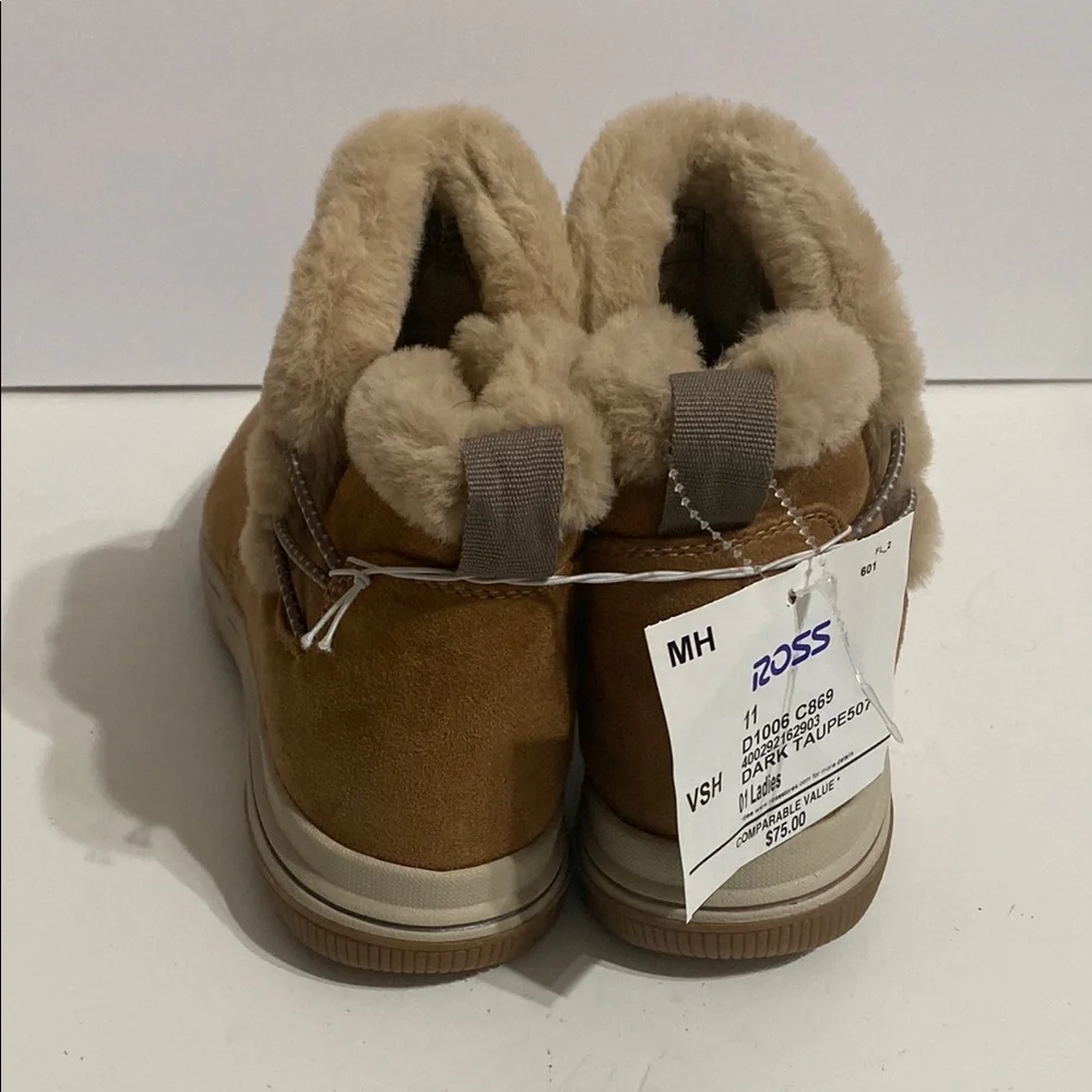 Clarks Women's Tan Ankle Boots with Faux Fur Lining Size 11